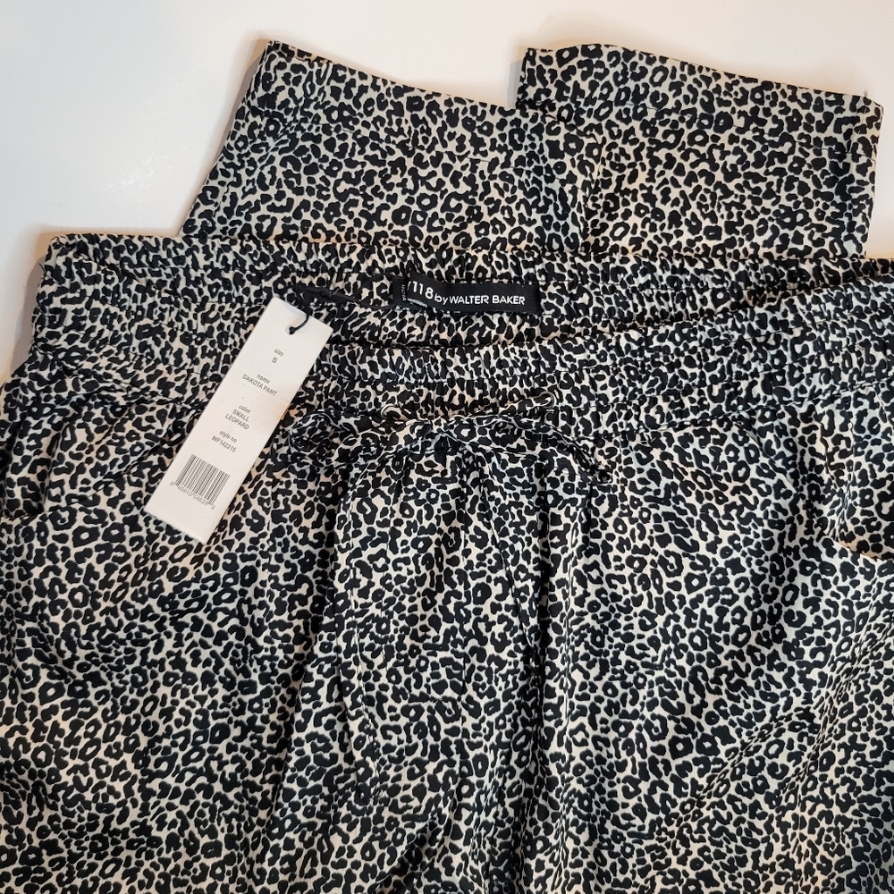 NEW Walter Baker Dakota Pant Size SM W118 Lightweight Ankle Animal Leopard Print